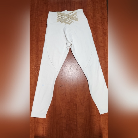 Fabletics leggings NWOT - Picture 2 of 3